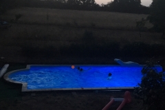 zwembad-by-night